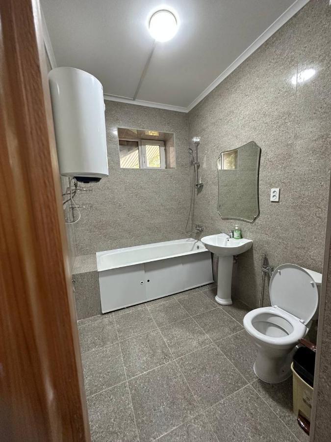 Aya Sofia Hostel Bisjkek Buitenkant foto